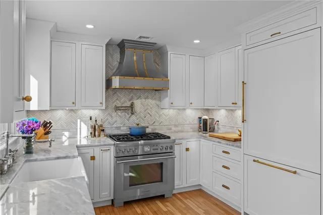 $1,495,000 | 2269 East Main Road, Portsmouth, RI 02871