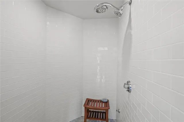 $1,495,000 | 2269 East Main Road, Portsmouth, RI 02871