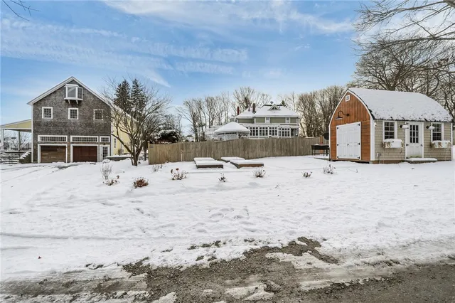 $1,495,000 | 2269 East Main Road, Portsmouth, RI 02871