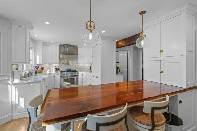 $1,495,000 | 2269 East Main Road, Portsmouth, RI 02871