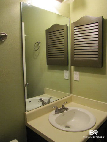 6040 Grelot Road, Unit 106 Mobile, AL 36609 - Photo 5 of 5 Bathroom 1