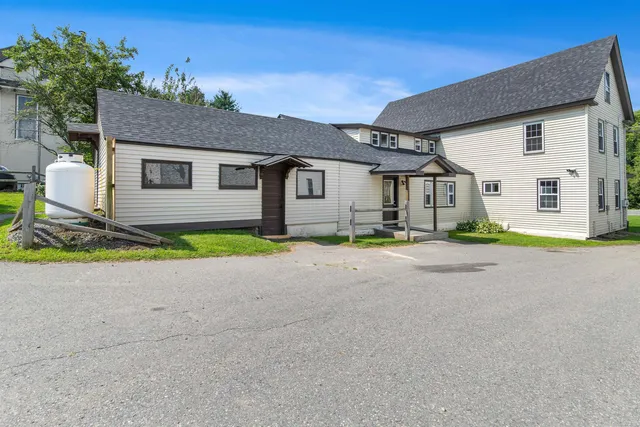 $1,995 | 180 Main Street, Unit 1N, Colebrook, NH 03576