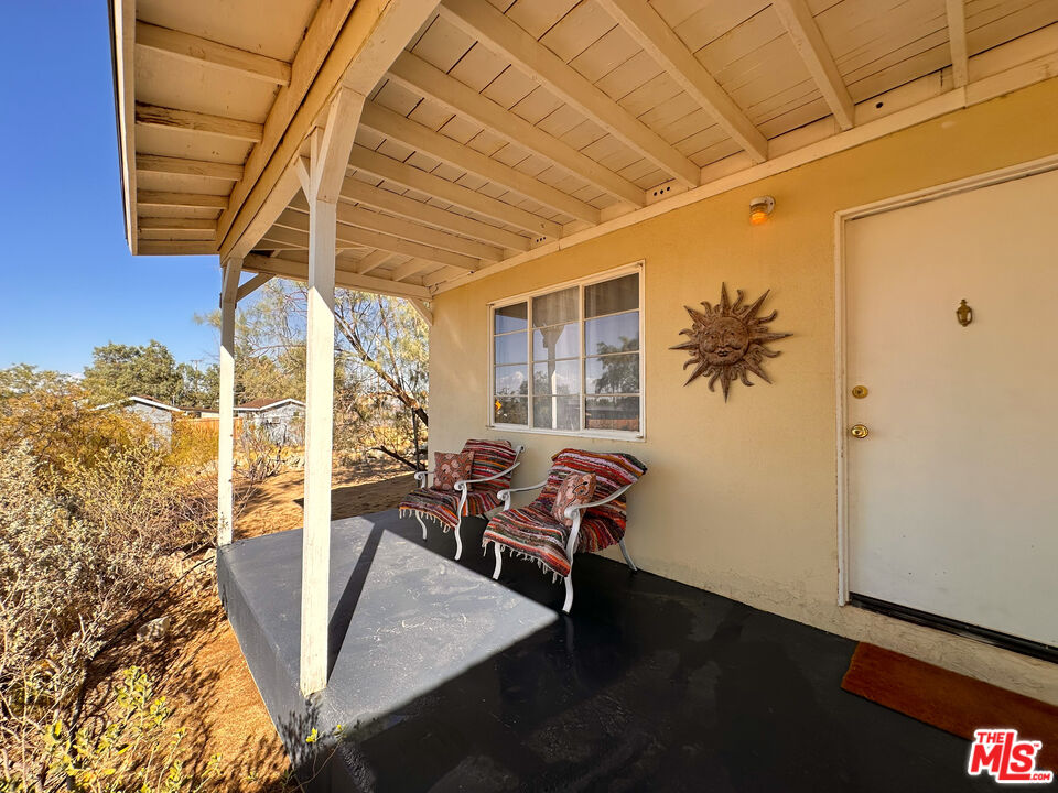 61855 Valley View Circle Joshua Tree, CA 92252 - Photo 6 of 59 a view of a livingroom with furniture and window