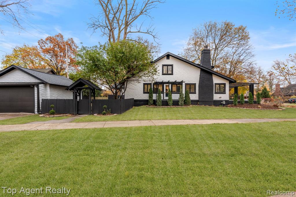 784 Barrington Road Grosse Pointe Park, MI 48230 - Photo 48 of 58
