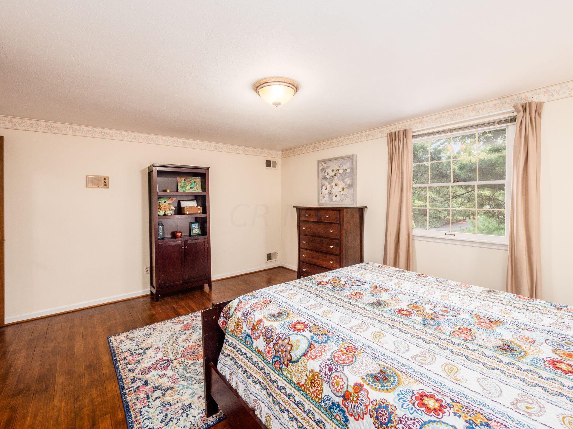 5869 Whitman Road Columbus, OH 43213 - Photo 28 of 65 Spacious