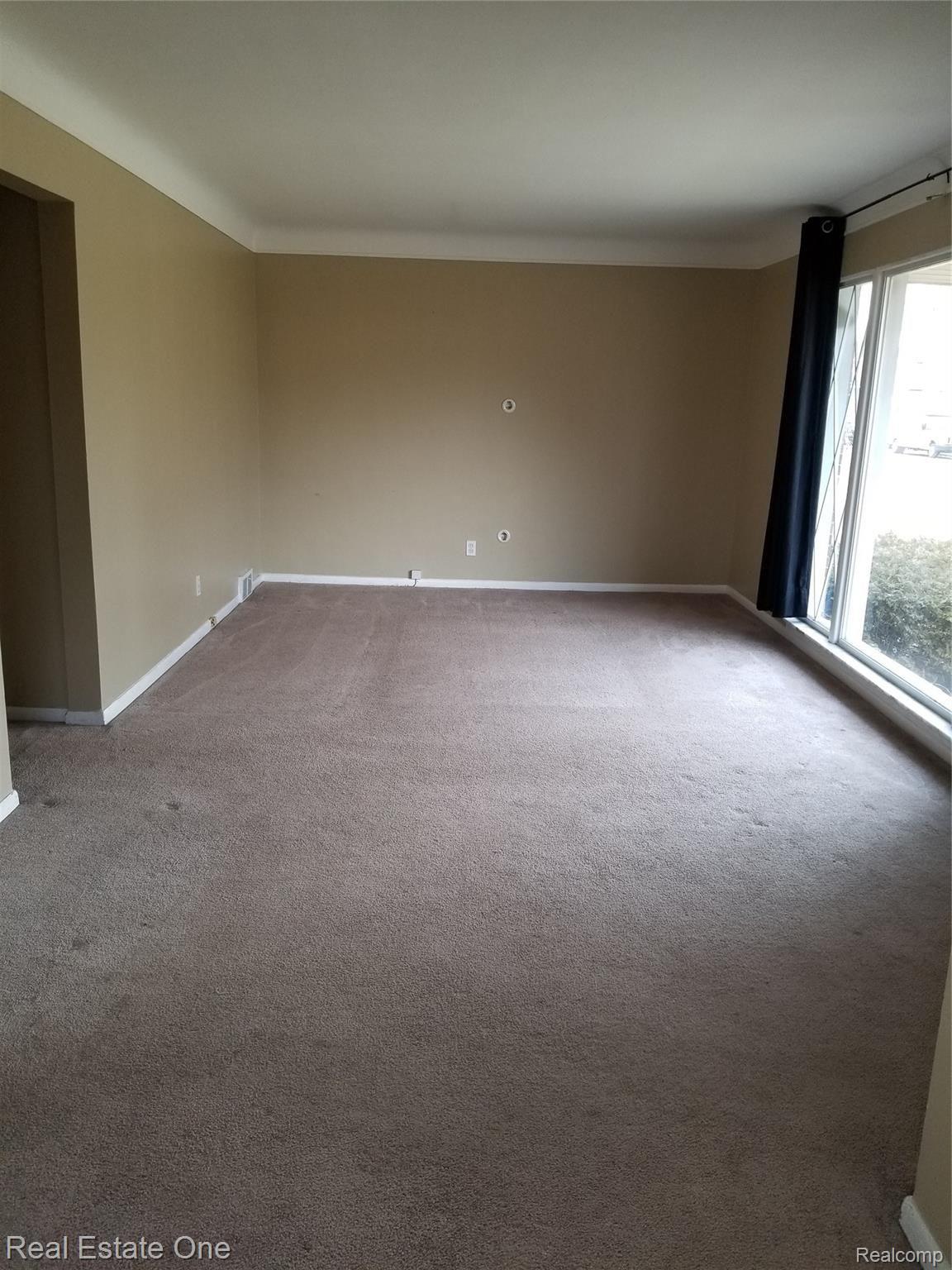 24601 Scotia Road Oak Park, MI 48237 - Photo 6 of 30 living room.jpg