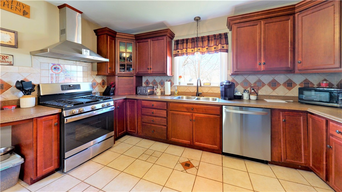 49 Annette Avenue Woonsocket, RI 02895 - Photo 3 of 29