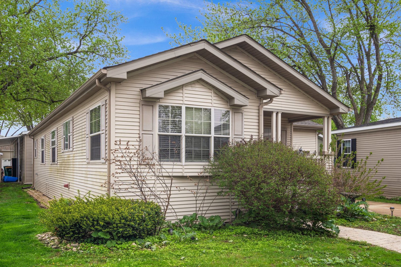 1119 Lakewood Road Elgin, IL 60123 - Photo 2 of 24 a front view of a house with a yard