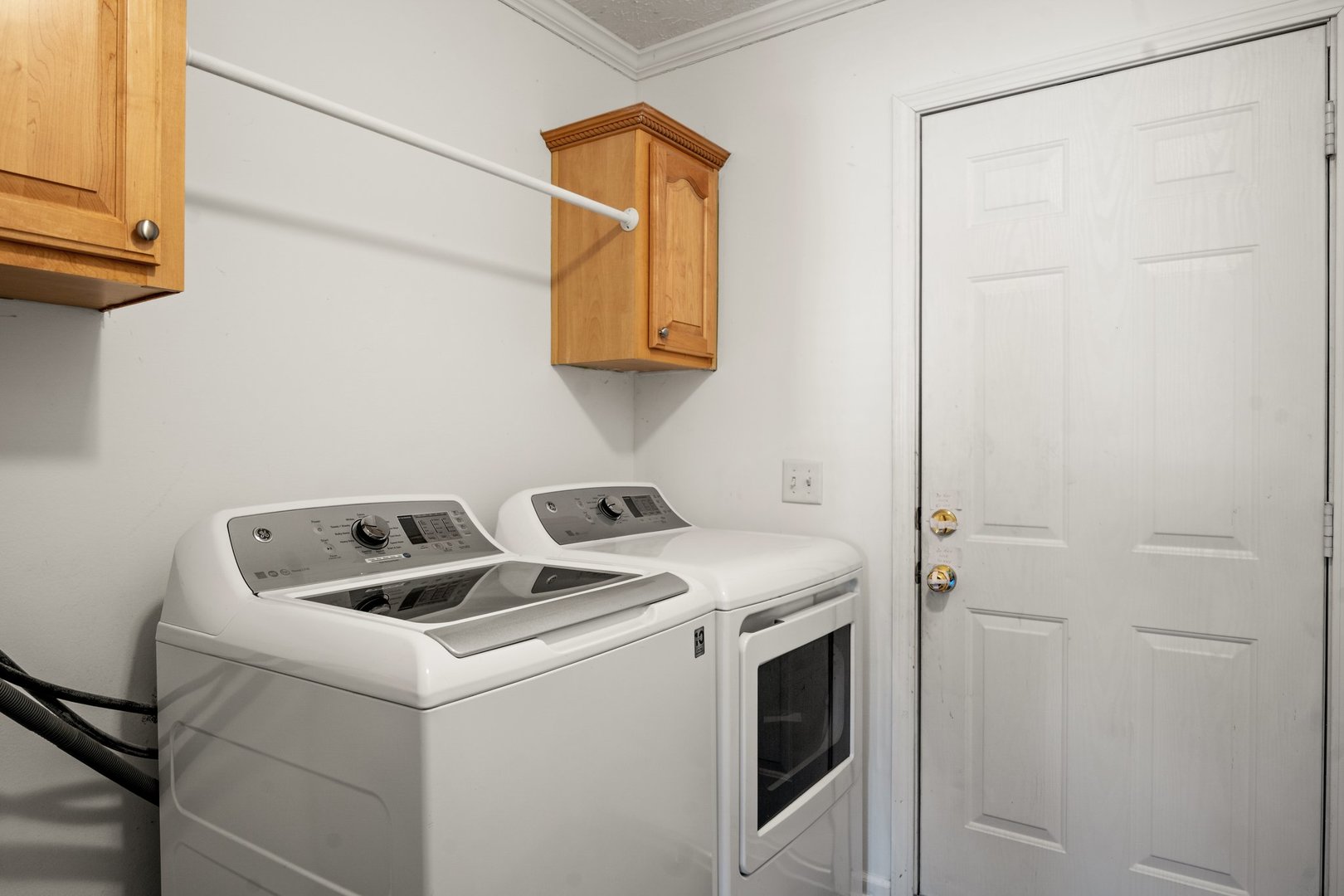 1119 Lakewood Road Elgin, IL 60123 - Photo 22 of 24 a utility room with dryer and washer
