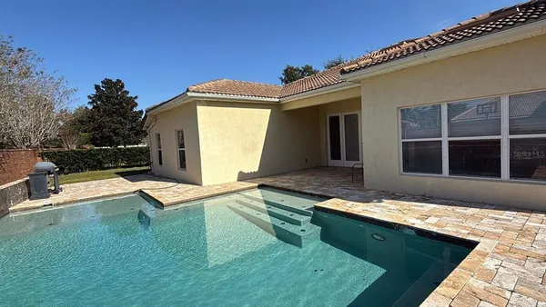 a view of house with backyard and tub