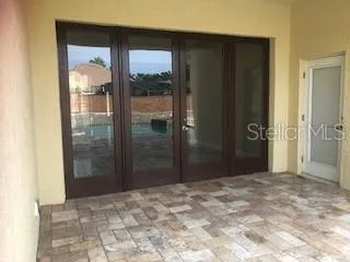 a view of entryway with a bathroom