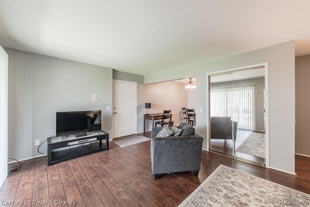 29201 Hayes Road, Unit 7 Warren, MI 48088 - Photo 7 of 26