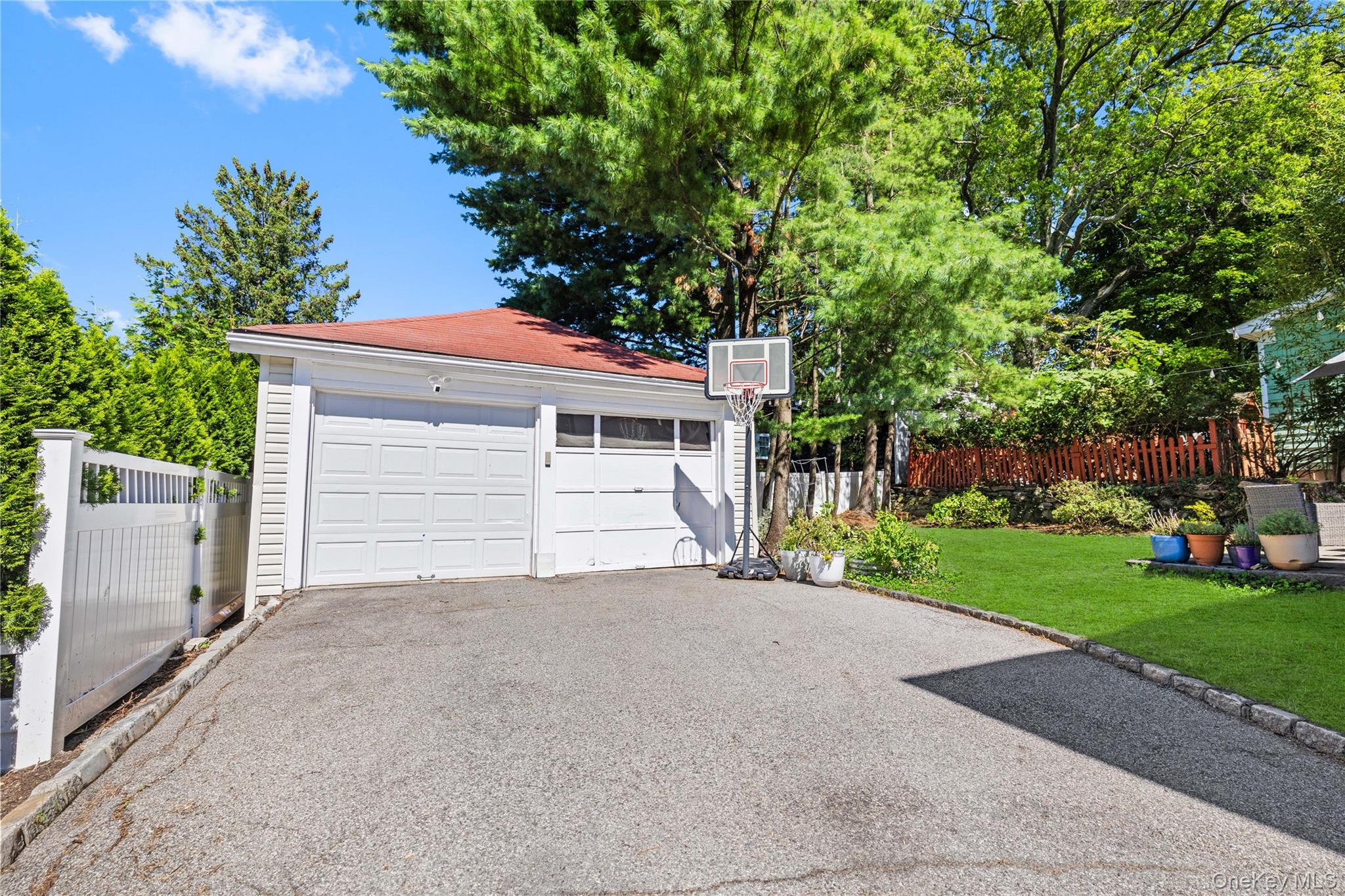 113 Brambach Road Scarsdale, NY 10583 - Photo 29 of 38 Long driveway to detached 2-car garage.
