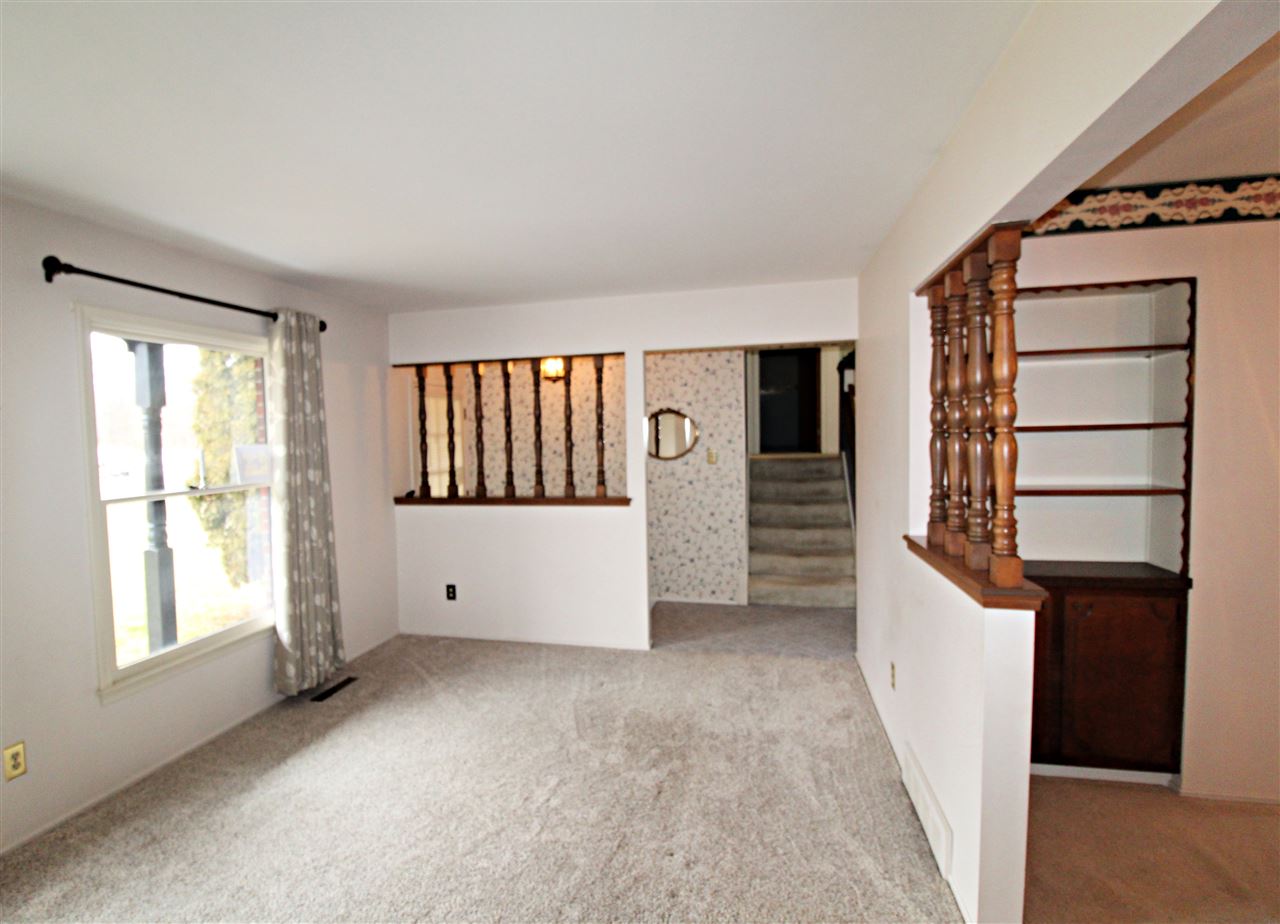 6218 West River Road Flushing, MI 48433 - Photo 4 of 26 50006713-3.JPG