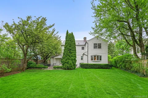$2,195,000 | 107 White Plains Road, Bronxville, NY 10708