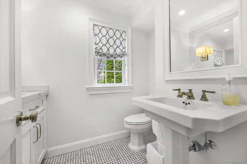 $2,195,000 | 107 White Plains Road, Bronxville, NY 10708