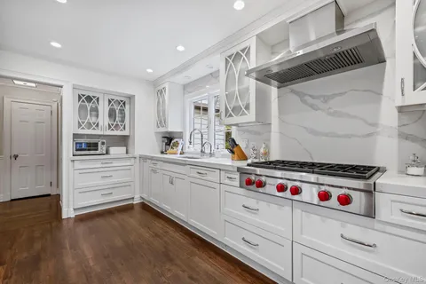 $2,195,000 | 107 White Plains Road, Bronxville, NY 10708