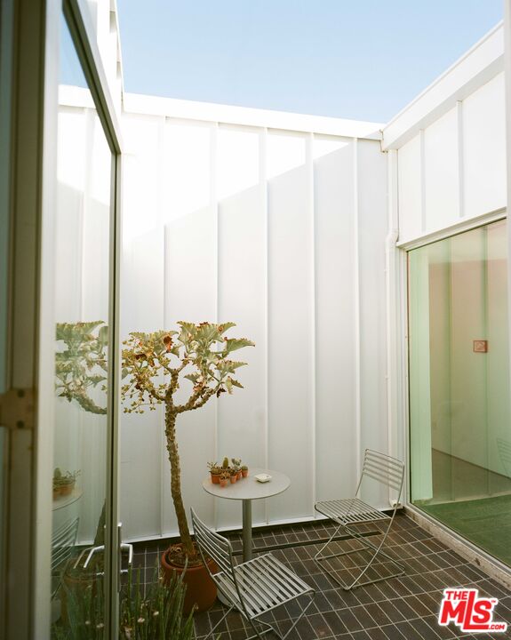 7825 Conejo Avenue Joshua Tree, CA 92252 - Photo 12 of 34 a view of a bathroom with shower and window