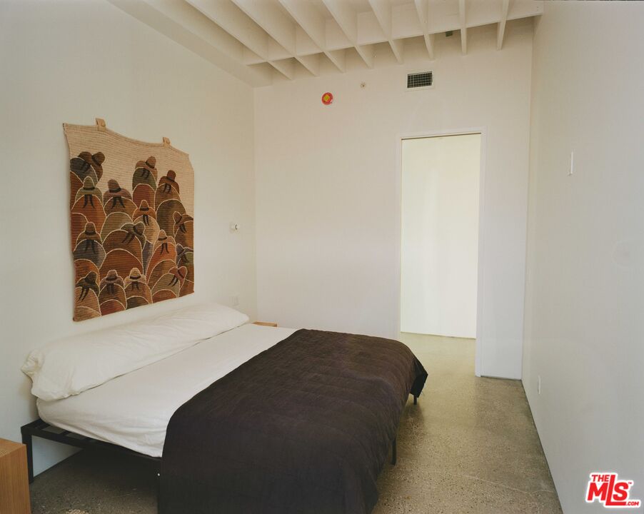 7825 Conejo Avenue Joshua Tree, CA 92252 - Photo 17 of 34 a bedroom with a bed and a window