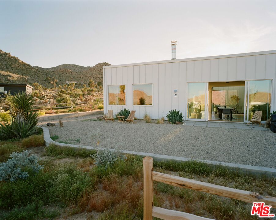 7825 Conejo Avenue Joshua Tree, CA 92252 - Photo 24 of 34 a view of a house with a outdoor space