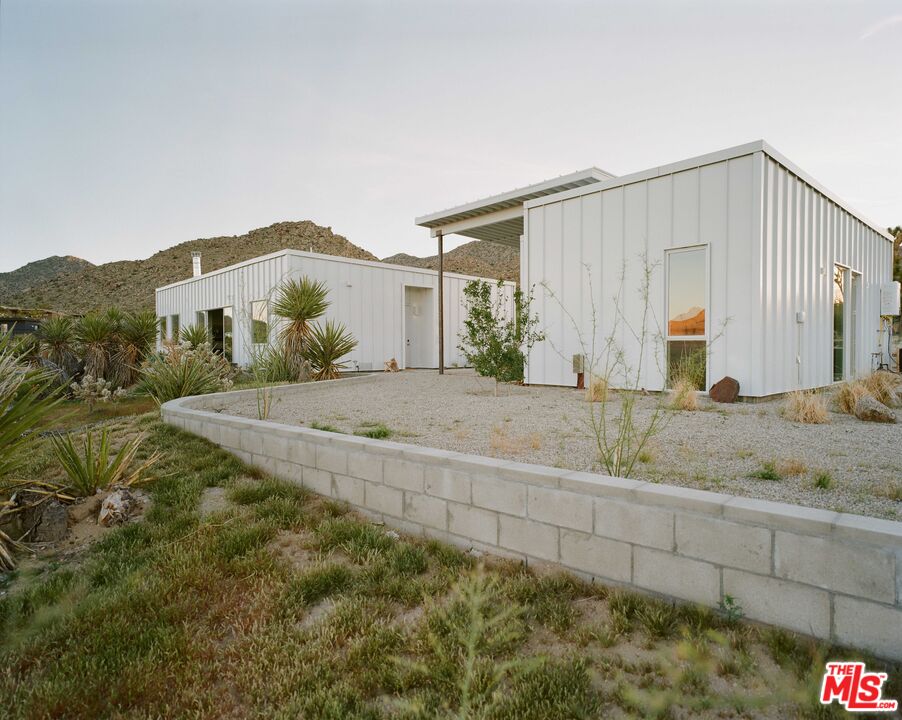7825 Conejo Avenue Joshua Tree, CA 92252 - Photo 27 of 34 a view of a house with a outdoor space