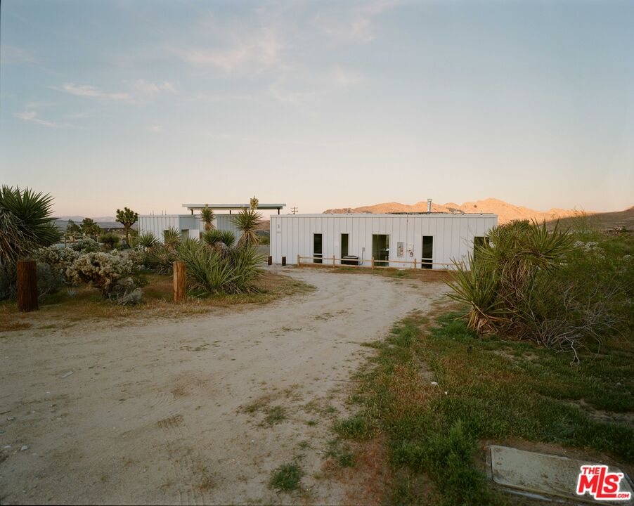 7825 Conejo Avenue Joshua Tree, CA 92252 - Photo 3 of 34 a view of a house with a yard
