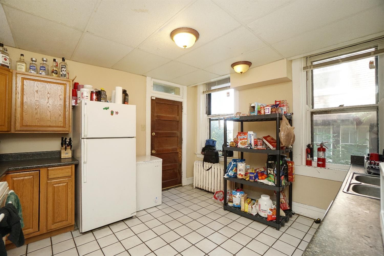 683 Riddle Road Cincinnati, OH 45220 - Photo 8 of 19 Gallery Image 8