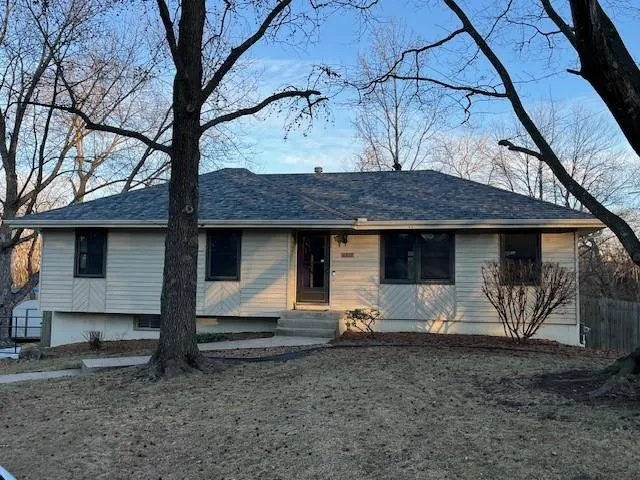 $330,000 | 1111 Southwest Mission Place, Lee's Summit, MO 64081