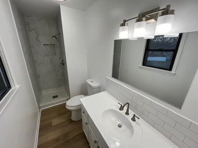 $330,000 | 1111 Southwest Mission Place, Lee's Summit, MO 64081