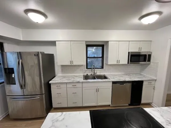 $316,000 | 1111 Southwest Mission Place, Lee's Summit, MO 64081