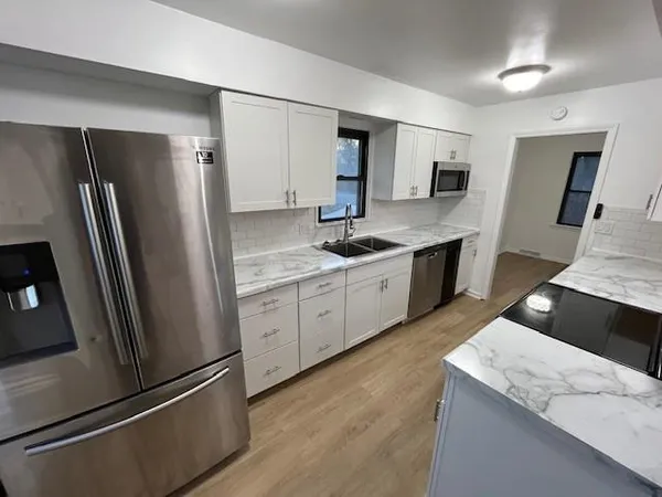 $316,000 | 1111 Southwest Mission Place, Lee's Summit, MO 64081