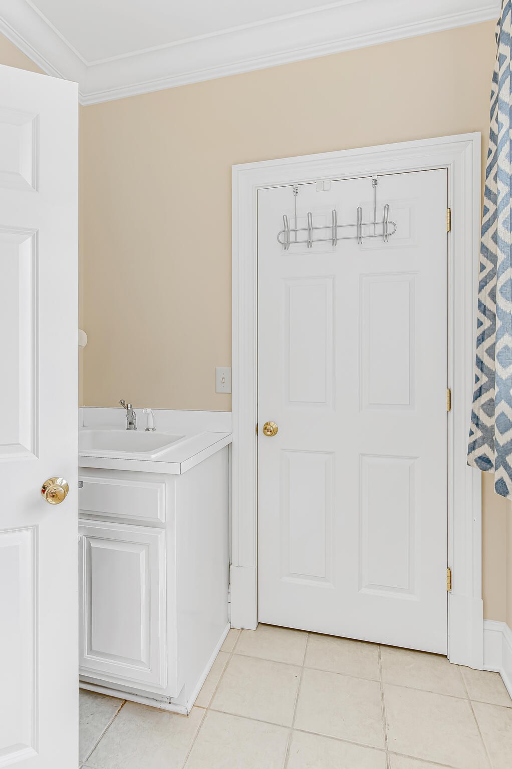 3705 Trimble Road Nashville, TN 37215 - Photo 41 of 42 a bathroom with a sink and a mirror