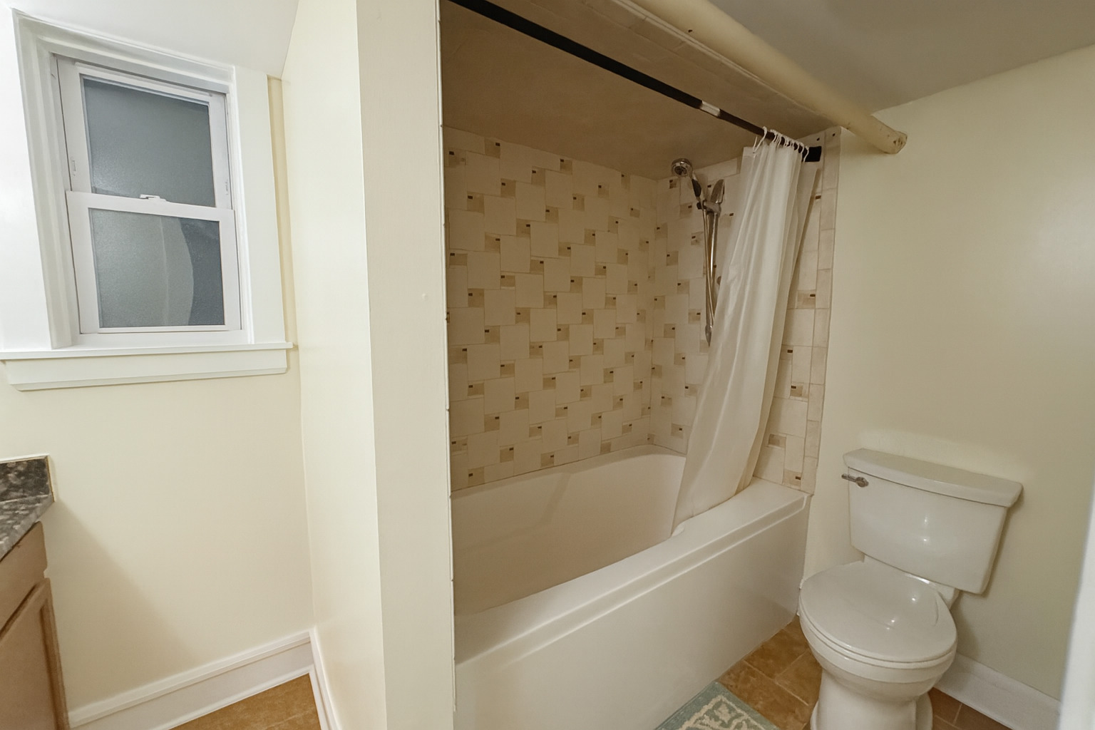 207 West Quincy Street, Unit GARD Riverside, IL 60546 - Photo 13 of 15 a bathroom with a toilet and a bathtub
