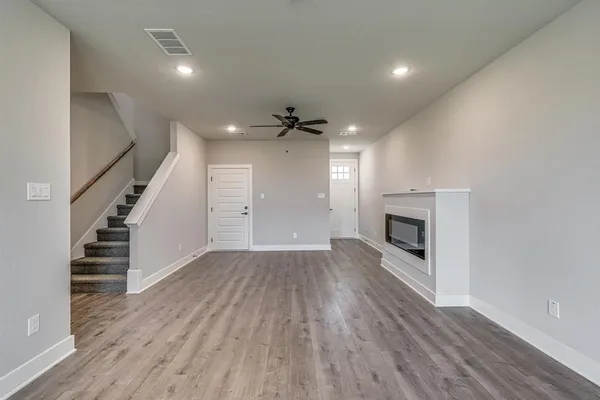 $1,975 | 924 Cooksey Court, Unit A, Grandview, TX 76050