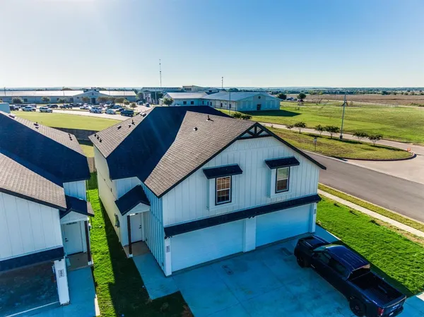 $1,975 | 924 Cooksey Court, Unit A, Grandview, TX 76050