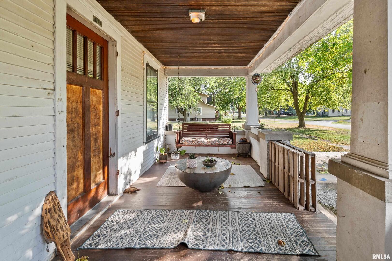 415 Southwest 4th Avenue Galva, IL 61434 - Photo 13 of 38 a view of outdoor space with porch