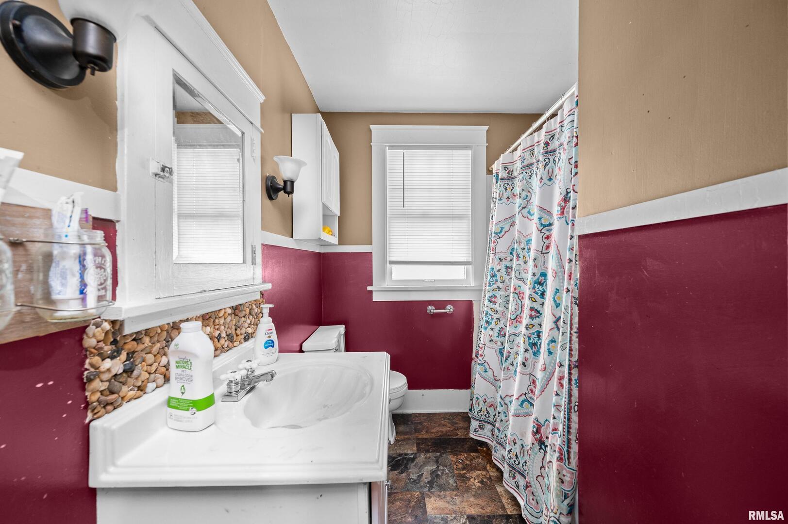 415 Southwest 4th Avenue Galva, IL 61434 - Photo 37 of 38 a bathroom with a sink toilet and shower