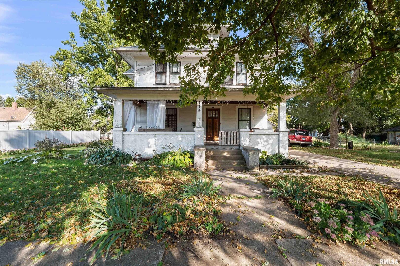 415 Southwest 4th Avenue Galva, IL 61434 - Photo 4 of 38 a front view of a house with garden