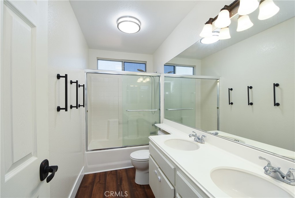 33239 Corte Yaca Temecula, CA 92592 - Photo 38 of 48 dual sink secondary bath