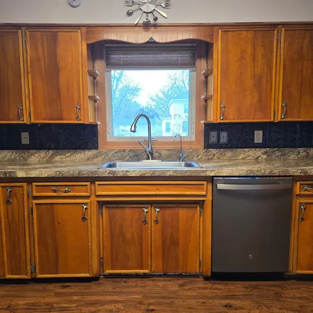 $199,900 | 409 South 1st Street, Marshall, MN 56258