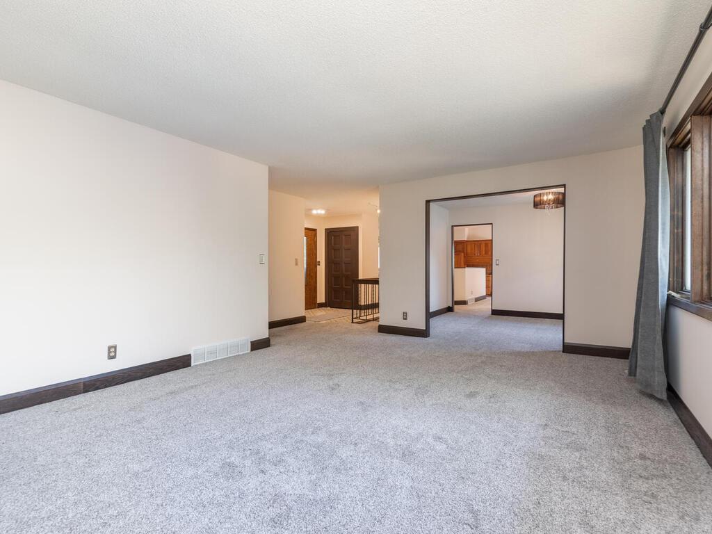 9601 Toledo Road Bloomington, MN 55437 - Photo 8 of 24