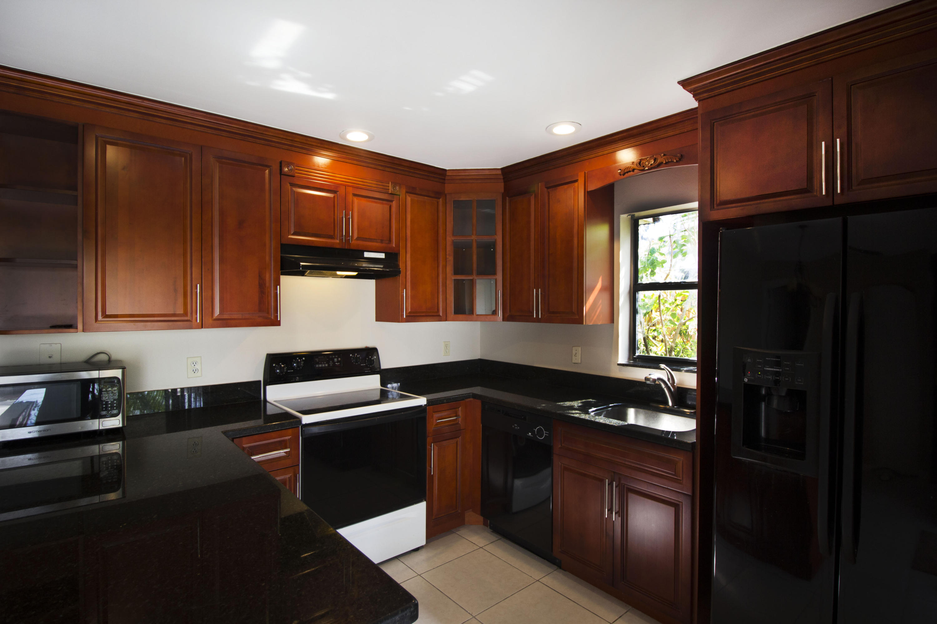 7619 Courtyard Run West Boca Raton, FL 33433 - Photo 9 of 20 KITCHEN 2