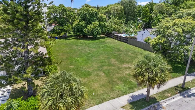 $915,000 | 5969 Northeast 4th Court, Miami, FL 33137