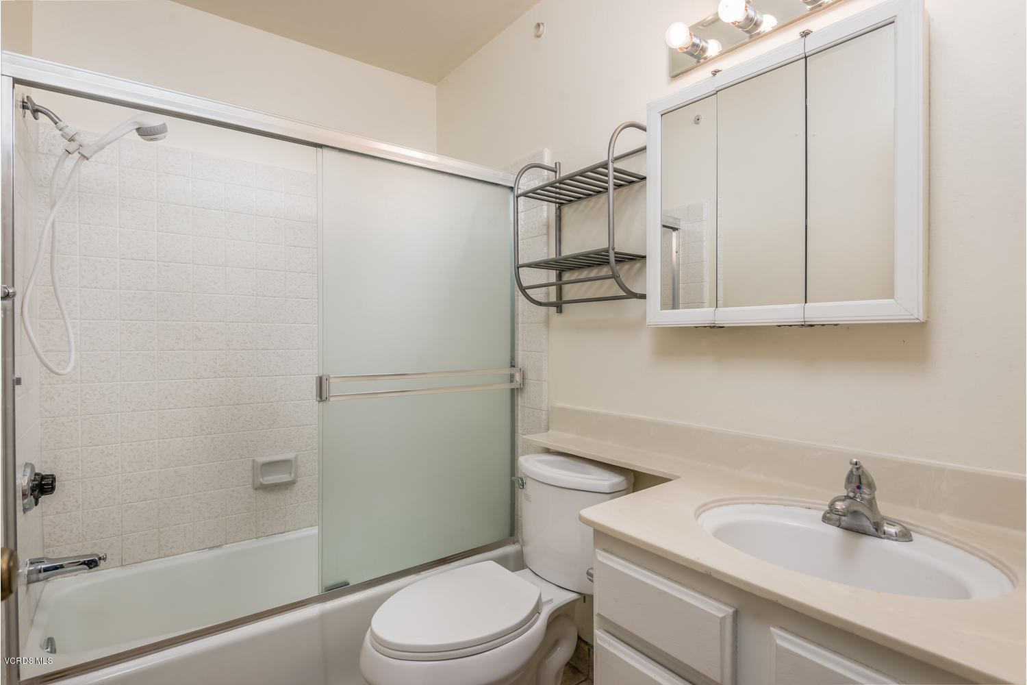 641 Arneill Road Camarillo, CA 93010 - Photo 13 of 17 641 Arneill Rd-012-5-Bathroom 2-MLS_Size