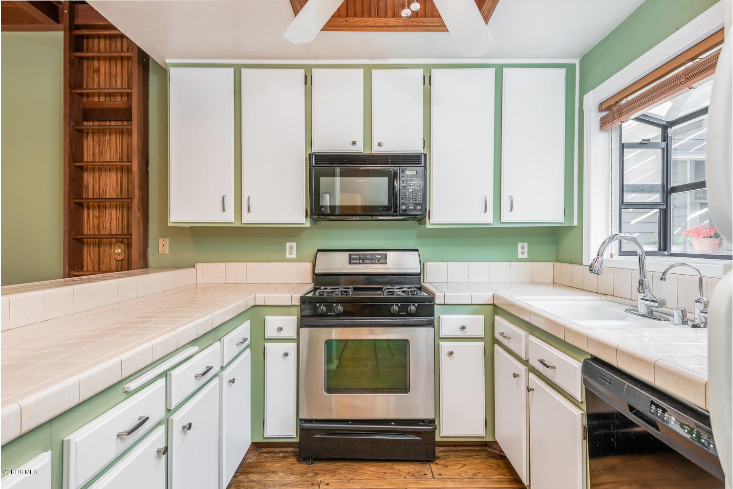 641 Arneill Road Camarillo, CA 93010 - Photo 6 of 17 641 Arneill Rd-005-11-Kitchen-MLS_Size