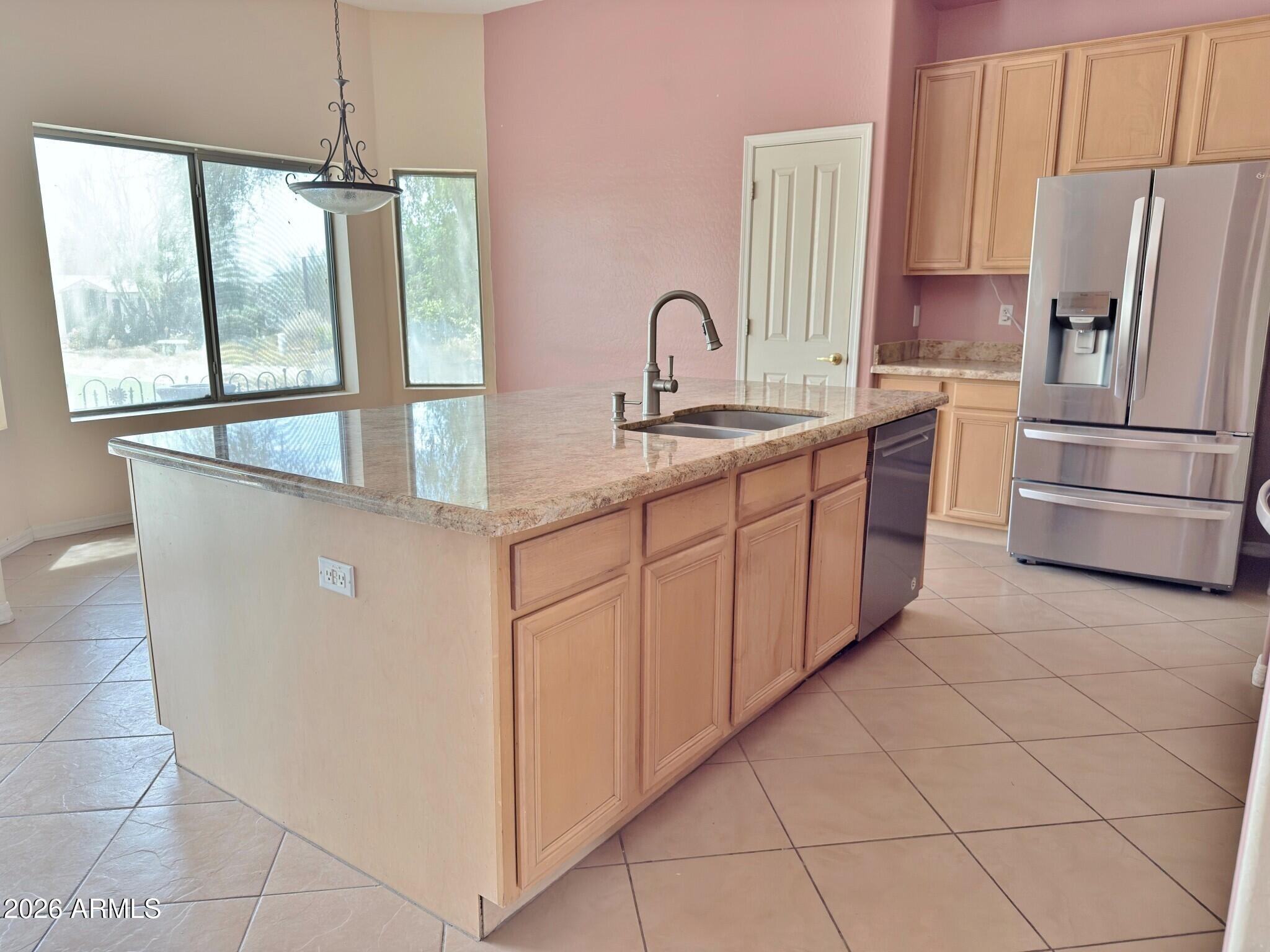 1127 East Joy Ranch Road Phoenix, AZ 85086 - Photo 6 of 55 39 (1)