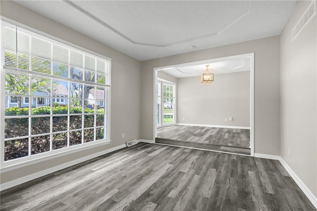 6939 Widmer Road Shawnee, KS 66216 - Photo 4 of 33