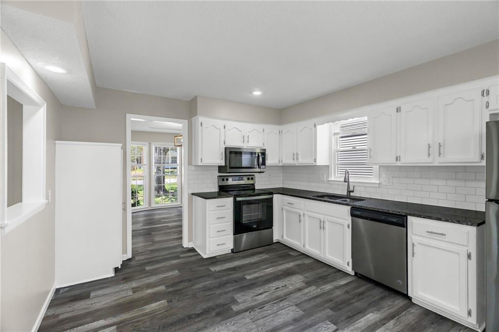 6939 Widmer Road Shawnee, KS 66216 - Photo 8 of 33