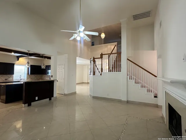 a view of livingroom with furniture