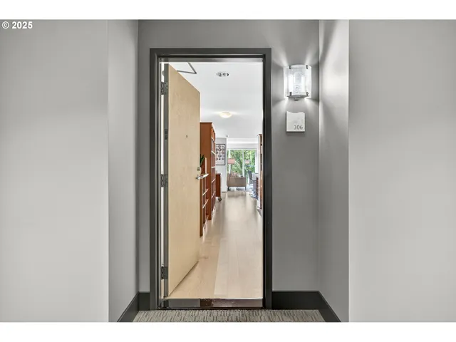 $389,000 | 1221 Southwest 10th Avenue, Unit 306, Portland, OR 97205